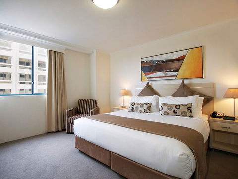 Oaks On Castlereagh - Accommodation Main Beach 2