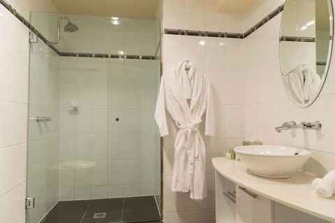 Peppers Seaport Hotel - Accommodation Main Beach 3