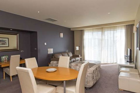 Peppers Seaport Hotel - Accommodation Main Beach 4