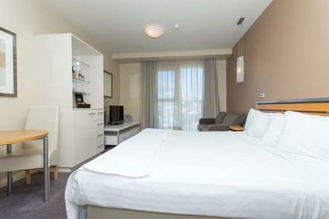 Peppers Seaport Hotel - Accommodation Main Beach 5