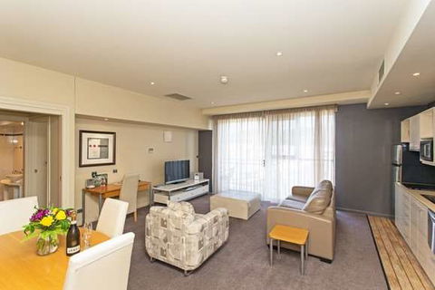 Peppers Seaport Hotel - Accommodation Main Beach 8
