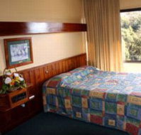 Village Family Motor Inn - Accommodation Main Beach