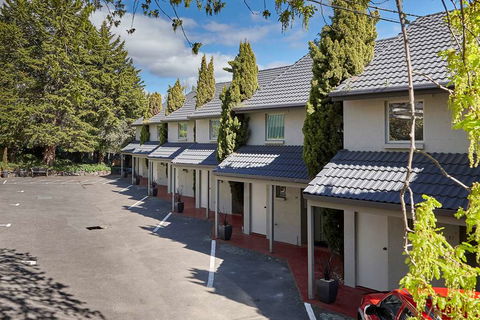 Elphin Villas - Accommodation Main Beach 0