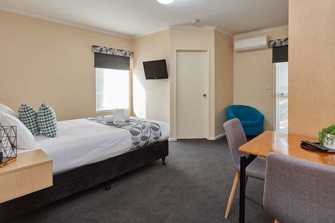 Elphin Villas - Accommodation Main Beach 2