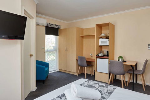 Elphin Villas - Accommodation Main Beach 3