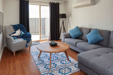 Elphin Villas - Accommodation Main Beach 7