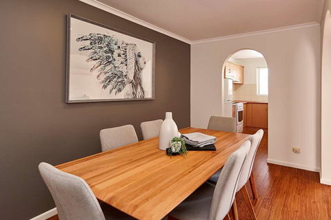 Elphin Villas - Accommodation Main Beach 9