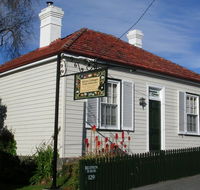 Alice's Cottages - Accommodation Main Beach