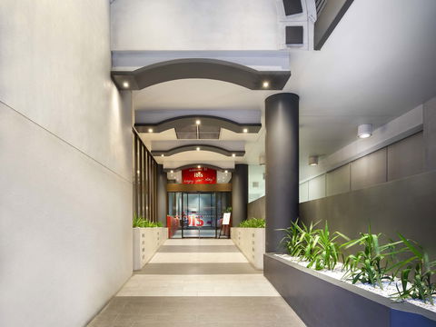 Ibis Hotel - Accommodation Main Beach 1