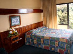 Village Family Motor Inn - Accommodation Main Beach 0