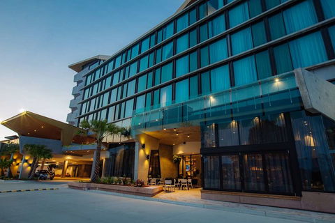 Eatons Hill Hotel - Accommodation Main Beach 0