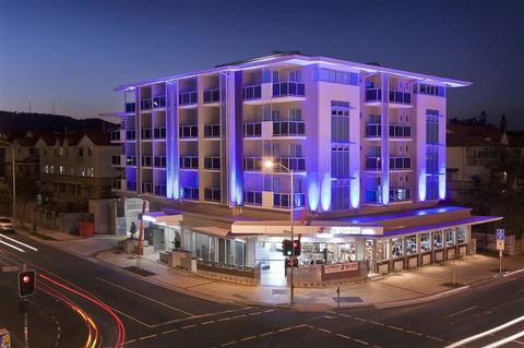 Jephson Hotel - Accommodation Main Beach 0
