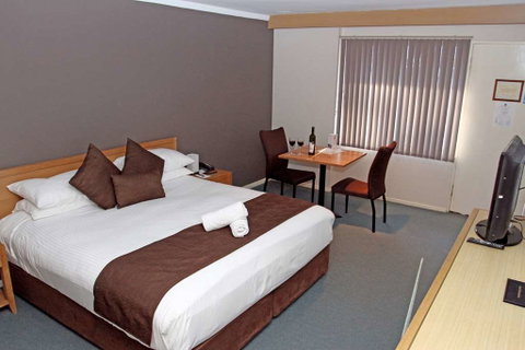 Hospitality Esperance, SureStay by BW - Accommodation Main Beach 1