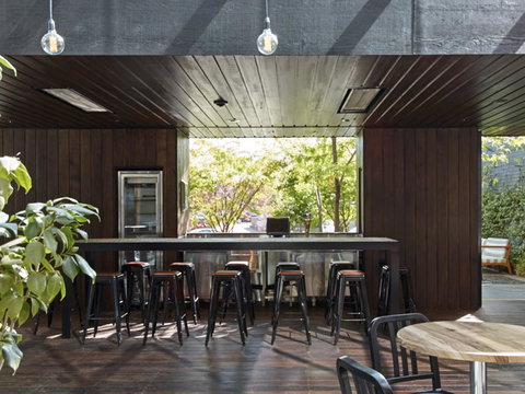 Little National Hotel Canberra - Accommodation Main Beach 21