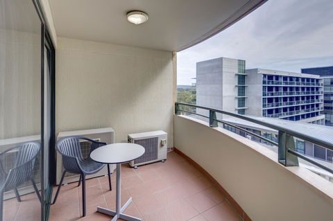 Adina Serviced Apartments Canberra James Court - Accommodation Main Beach 13
