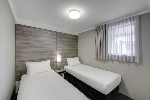 Adina Serviced Apartments Canberra James Court - Accommodation Main Beach 10