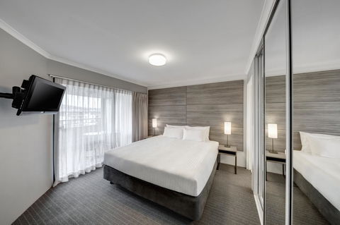 Adina Serviced Apartments Canberra James Court - Accommodation Main Beach 11
