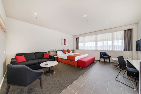 Abode Woden - Accommodation Main Beach 8