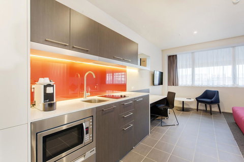 Abode Woden - Accommodation Main Beach 2