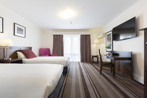 Mercure Canberra - Accommodation Main Beach 10