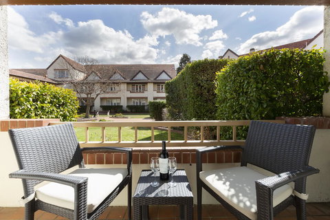 Mercure Canberra - Accommodation Main Beach 1