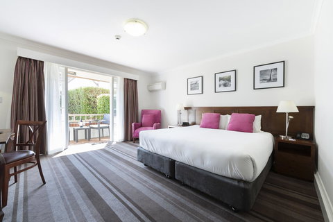 Mercure Canberra - Accommodation Main Beach 2