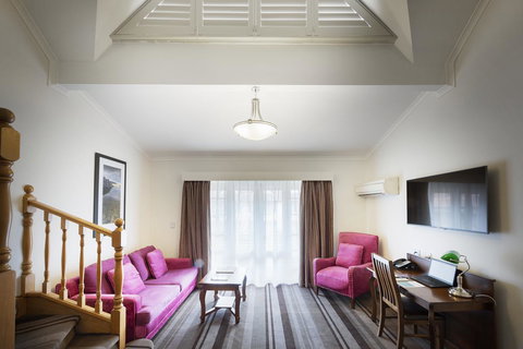 Mercure Canberra - Accommodation Main Beach 5