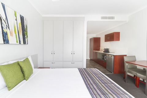 Abode Narrabundah - Accommodation Main Beach 14