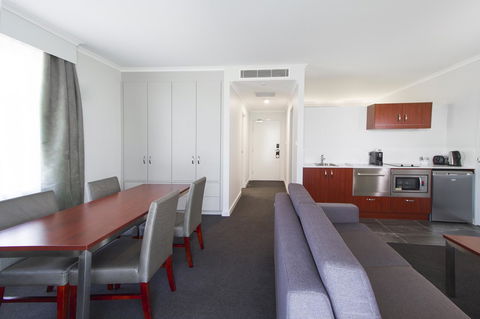 Abode Narrabundah - Accommodation Main Beach 7