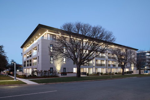 Knightsbridge Canberra - Accommodation Main Beach 2