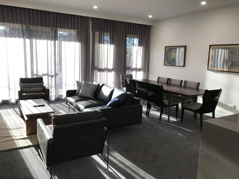 Knightsbridge Canberra - Accommodation Main Beach 33