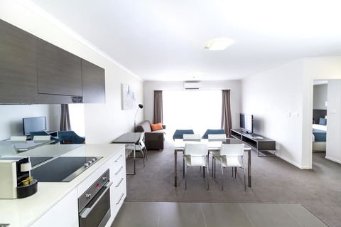 Abode Tuggeranong - Accommodation Main Beach 2