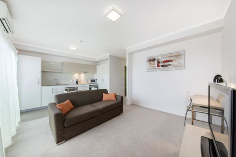 Abode Tuggeranong - Accommodation Main Beach 4