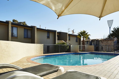 Manuka Park Serviced Apartments - Accommodation Main Beach 4