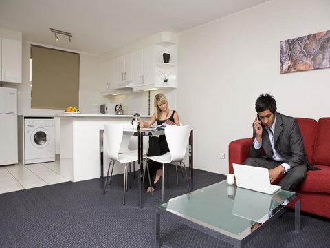 Manuka Park Serviced Apartments - Accommodation Main Beach 13