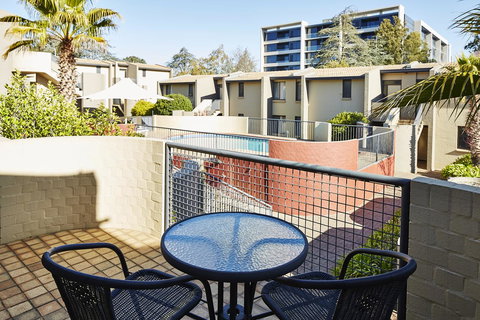 Manuka Park Serviced Apartments - Accommodation Main Beach 3