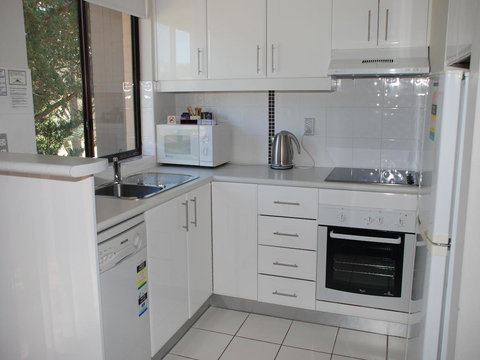 Manuka Park Serviced Apartments - Accommodation Main Beach 14