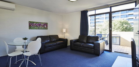Manuka Park Serviced Apartments - Accommodation Main Beach 35