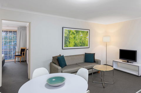 Adina Serviced Apartments Canberra Kingston - Accommodation Main Beach 2
