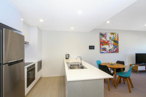 IQ Smart Apartments 704 Braddon ACT - Accommodation Main Beach 4