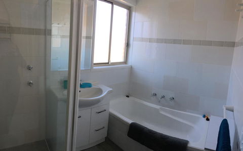 Finches Canberra - Accommodation Main Beach 22