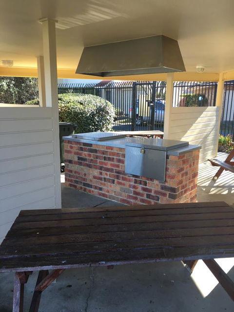 Finches Canberra - Accommodation Main Beach 27
