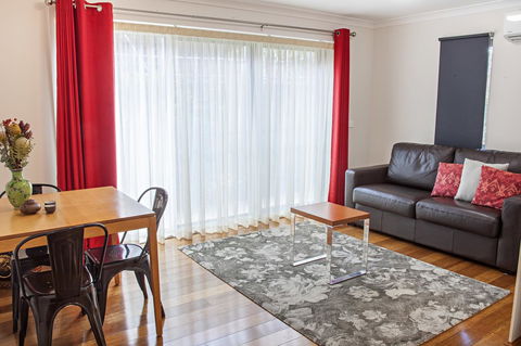 One Of A Kind Apartments - Accommodation Main Beach 7