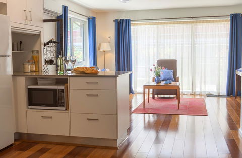 One Of A Kind Apartments - Accommodation Main Beach 32