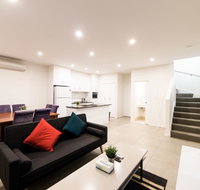 3BR Townhouse Double Garage walk to Lake Ginninderra - Accommodation Main Beach