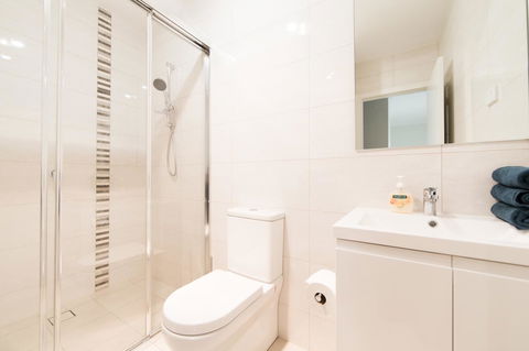 3BR Townhouse Double Garage Walk To Lake Ginninderra - Accommodation Main Beach 5