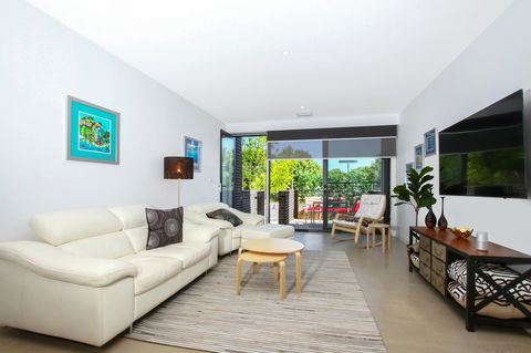 Accommodate Canberra - Parbery - Accommodation Main Beach 21