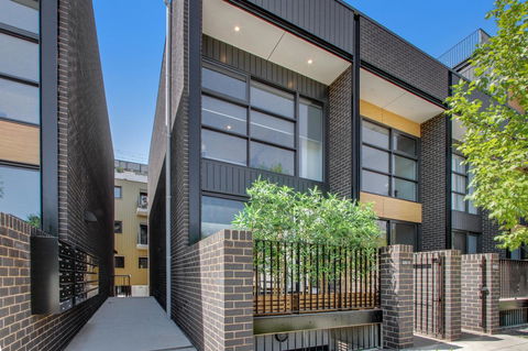 Accommodate Canberra - Parbery - Accommodation Main Beach 8