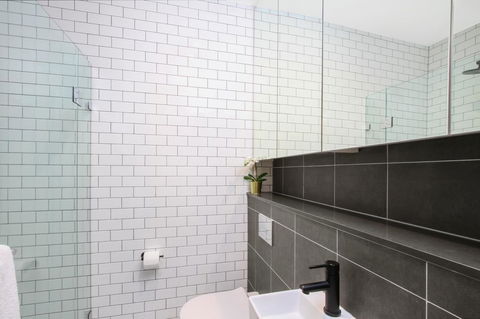 Accommodate Canberra - Parbery - Accommodation Main Beach 3