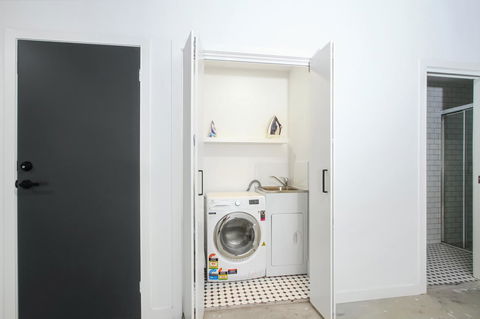 Accommodate Canberra - Parbery - Accommodation Main Beach 7